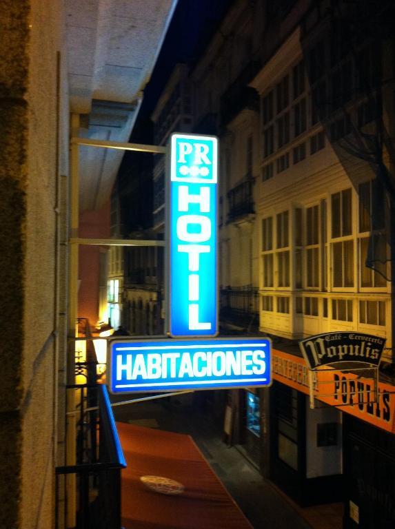 Hostal Hotil Coruna Centro آكورونيا الغرفة الصورة