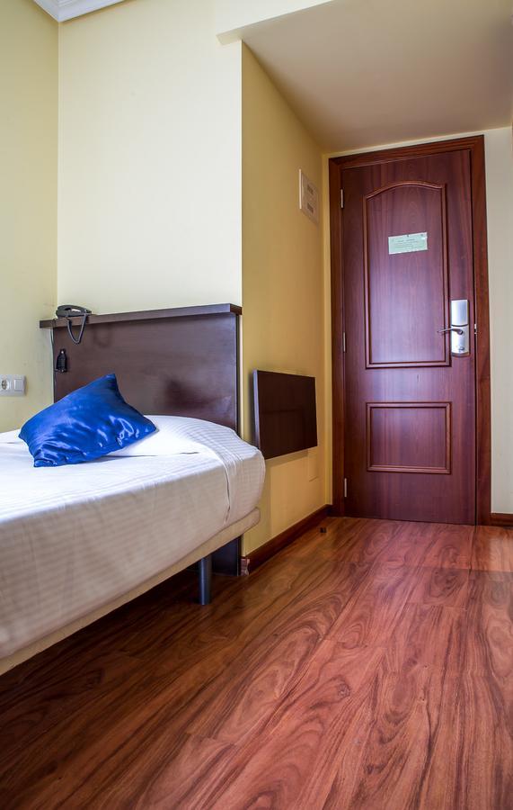 Hostal Hotil Coruna Centro آكورونيا المظهر الخارجي الصورة